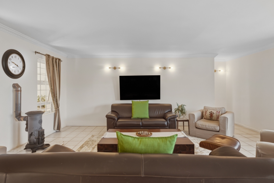 6 Bedroom Property for Sale in La Concorde Western Cape